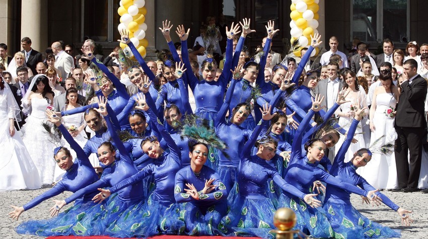 Sreću mladencima na simboličan način poželele su simpatične paunice