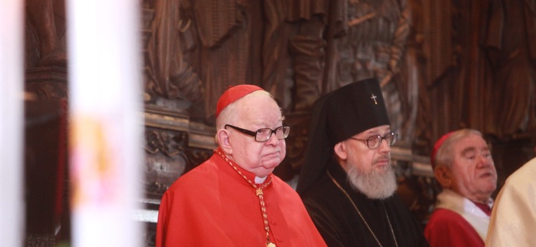 Tajne rozmowy SB z ks. Gulbinowiczem. "Dokumenty nie pokazują biało-czarnego świata"