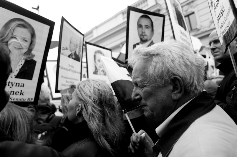 W uroczystości udział wzięli m.in. prezes PiS Jarosław Kaczyński, marszałek Sejmu Marek Kuchciński, wicemarszałek Sejmu Joachim Brudziński oraz ministrowie, m.in. szef MSWiA Mariusz Błaszczak.