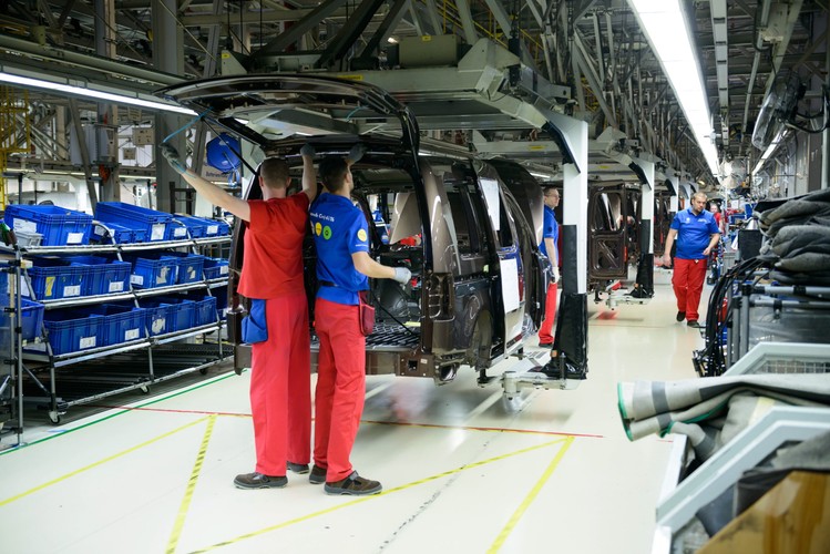 W samym minionym roku dostarczono klientom około 149.000 Caddy. To o 9.000 więcej niż rok wcześniej. Ogółem sprzedano około 1,5 miliona jednostek Caddy trzeciej generacji. 
<br><br> 
fot.(jk/mr) PAP/Jakub Kaczmarczyk