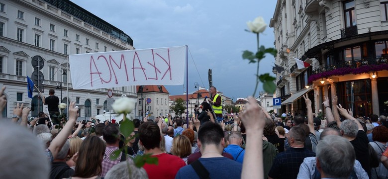 Błaszczak chce zmian w prawie, by obciążyć kosztami m.in. Obywateli RP. A ci odpowiadają: Wygaduje rzeczy śmieszne