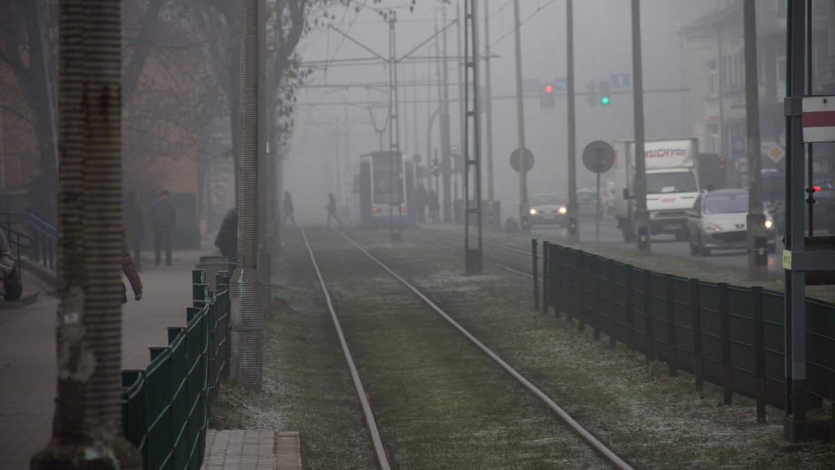 Po trzech latach Zarządowi Infrastruktury Komunalnej i Transportu udało się wybrać firmę, która zamontuje tablice informujące krakowian o zanieczyszczeniu powietrza. Ta mają zacząć działać najpóźniej do połowy listopada. Montażu wyświetlaczy chcieli sami mieszkańcy, którzy zadecydowali o tym już w 2014 roku w ramach budżetu obywatelskiego.