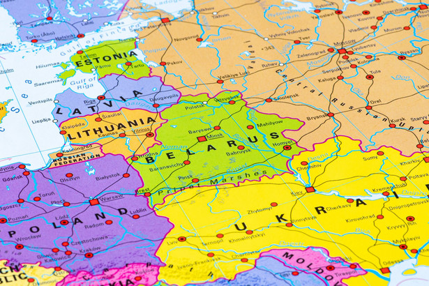 Operatorzy systemów przesyłowych energii elektrycznej Litwy, Łotwy i Estonii podpisali porozumienie ws. sprawie synchronizacji bałtyckich sieci elektroenergetycznych z Europą Zachodnią do lutego 2025 roku i oddzielenia się od wspólnego z Rosją i Białorusią systemu BRELL