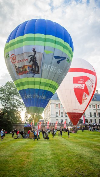 II Zawody Balonowe "In The Silesian Sky" - start balonów świtem z pszczyńskiego parku zamkowego - 25.06.2022 r. - autor: Andrzej Grynpeter