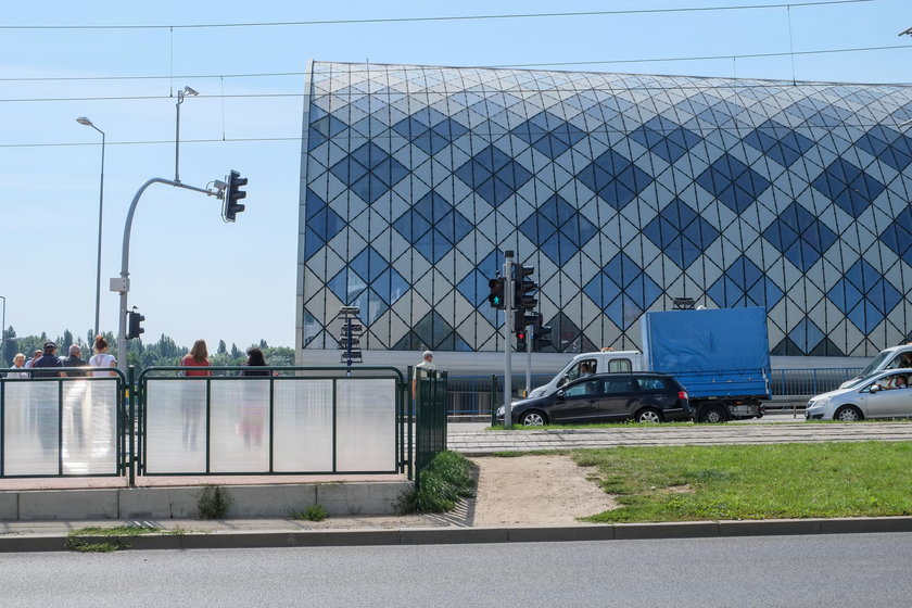 Zrobią przejście za milion