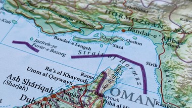 iran ogłasza zamknięcie cieśniny ormuz. blokada kluczowego szlaku naft
