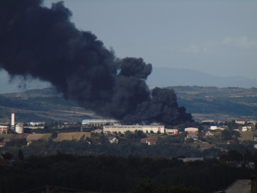 Požar na Mramorskom brdu gasi pet a očekuju se još tri vatrogasne ekipe 