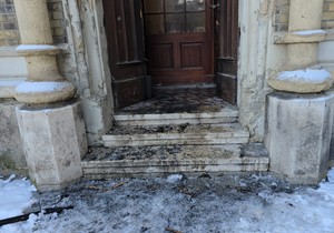 Požar na vratima katoličke crkve u Novom Sadu