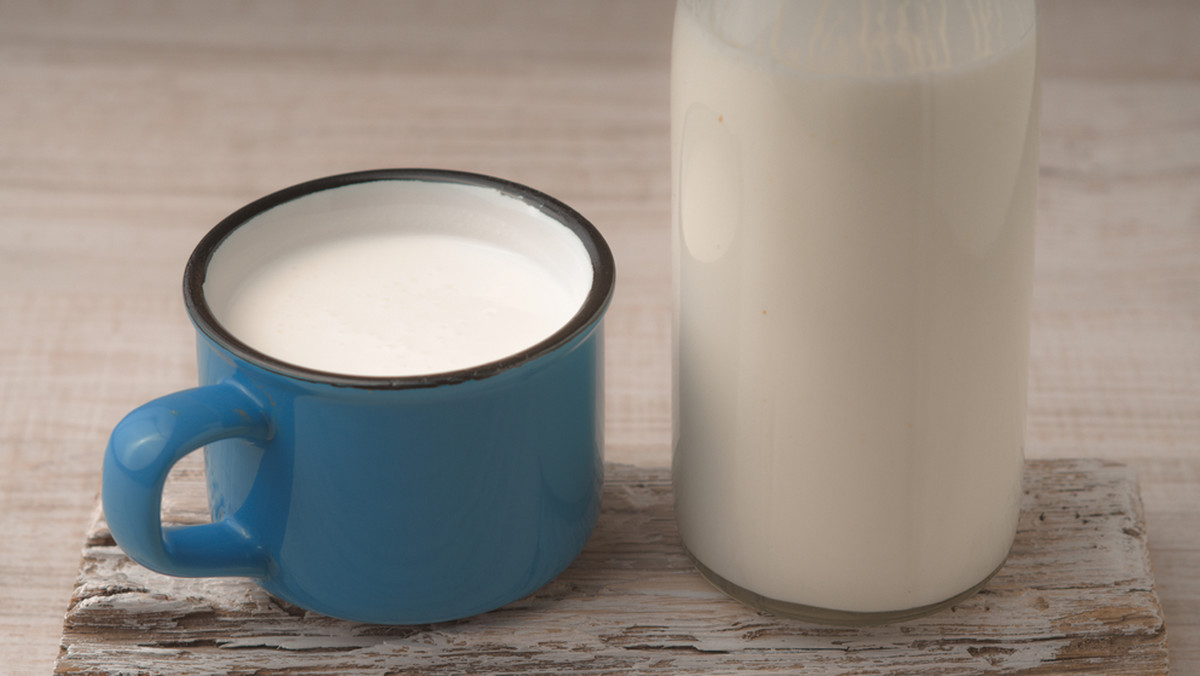 Kefir, maślanka, kwaśne mleko – to smaki dzieciństwa. Pora odkryć je na nowo, bo mają więcej prozdrowotnych zalet niż świeże mleko. A przy tym są łatwiej strawne, dietetyczne, pożywne i bardzo smaczne