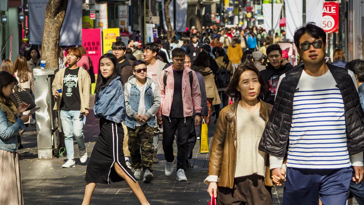 Tłumy na ulicach Seulu