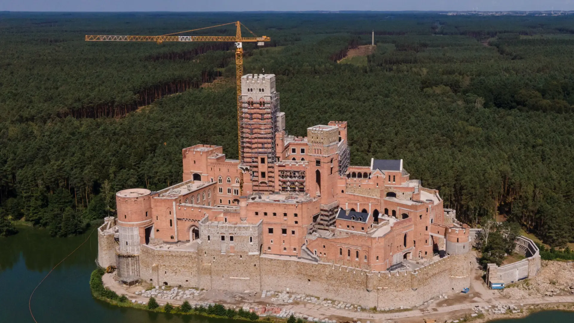 Pozwolenie na budowę zamku w Stobnicy unieważnione. Możliwa rozbiórka