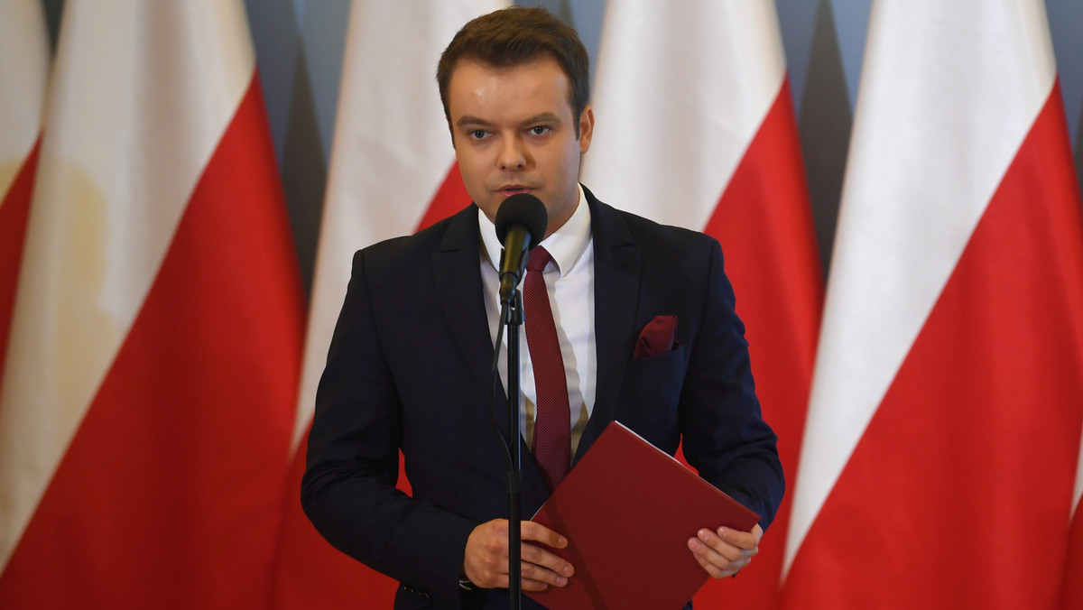 Rafał Bochenek, były rzecznik gabinetu Beaty Szydło, został powołany przez ministra środowiska Henryka Kowalczyka na stanowisko pełnomocnika ministra ds. organizacji szczytu klimatycznego ONZ w Katowicach. O nominacji poinformował dziś resort środowiska.