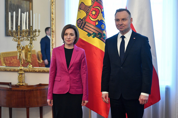 Warszawa, 22.02.2023. Prezydent RP Andrzej Duda (P) i prezydent Mołdawii Maia Sandu (L) na spotkaniu w Belwederze w Warszawie, 22 bm. (aldg) PAP/Radek Pietruszka