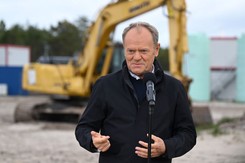Budowa atomu ruszyła. Tusk zapowiada prąd dla 12 milionów gospodarstw