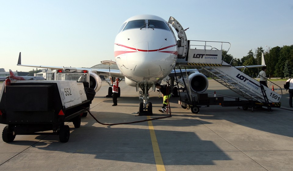 WARSZAWA PREMIER RZĄDOWY EMBRAER 175 PIERWSZY LOT