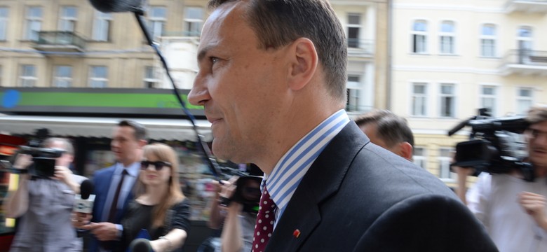 Tabloid posłał drona nad willę Sikorskiego w Chobielinie. Będzie proces