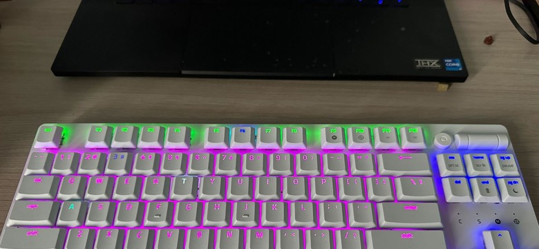 Takiej klawiatury Razer dawno nie miał. Oto Deathstalker v2 Pro TKL [RECENZJA]