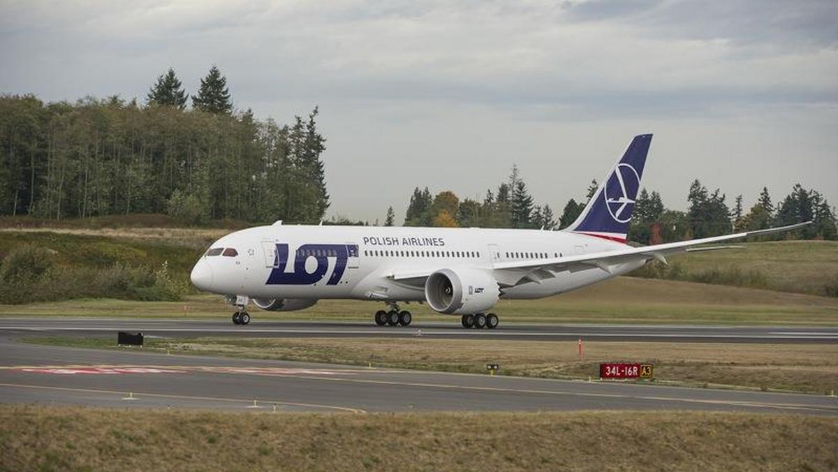 Boeing Dreamliner LOT pas startowy samolot