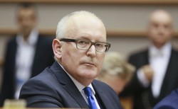 Timmermans - komisarz, który o praworządność walczy metodami wątpliwymi z punktu widzenia prawa