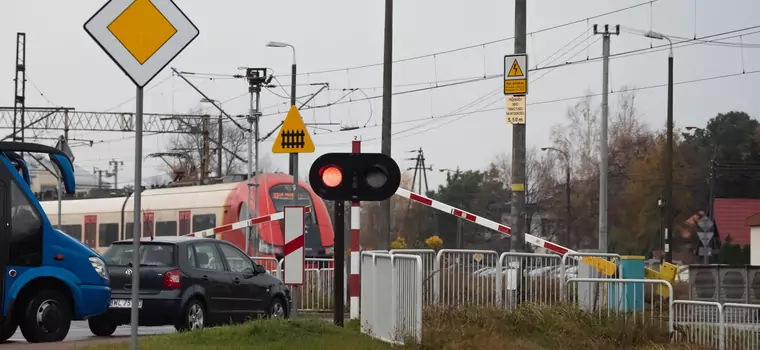 Zastawią 500 fotopułapek na przejazdach kolejowych. To nowy bat na kierowców