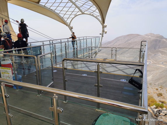 Najdłuższa tyrolka na świecie Zipline Jebel Jais w regionie Ras al-Chajma, ZEA