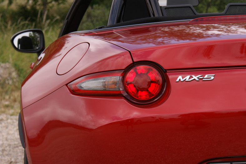 Mazda MX5 test, wygląd, silniki, wyposażenie. Ile