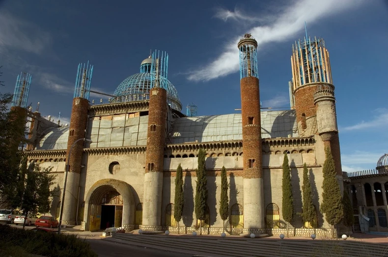 Ko bi rekao da je ova katedrala izgrađena od otpada