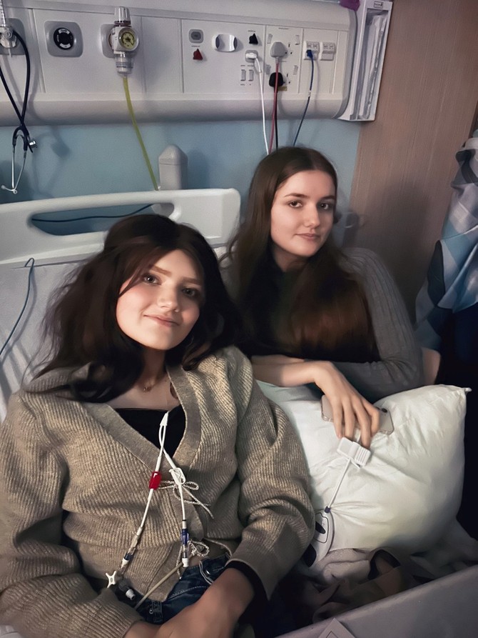 Jednojajčane bliznakinje pate od istih simptoma, iako samo jedna boluje od raka  Rebecca Walker / SWNS/SWNS