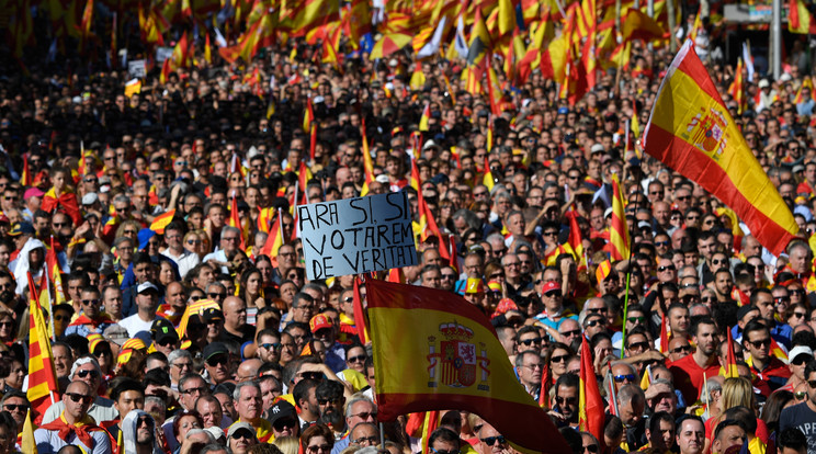 Egyes becslések szerint egymillióan is összegyűltek Barcelona utcáin /Fotó: AFP