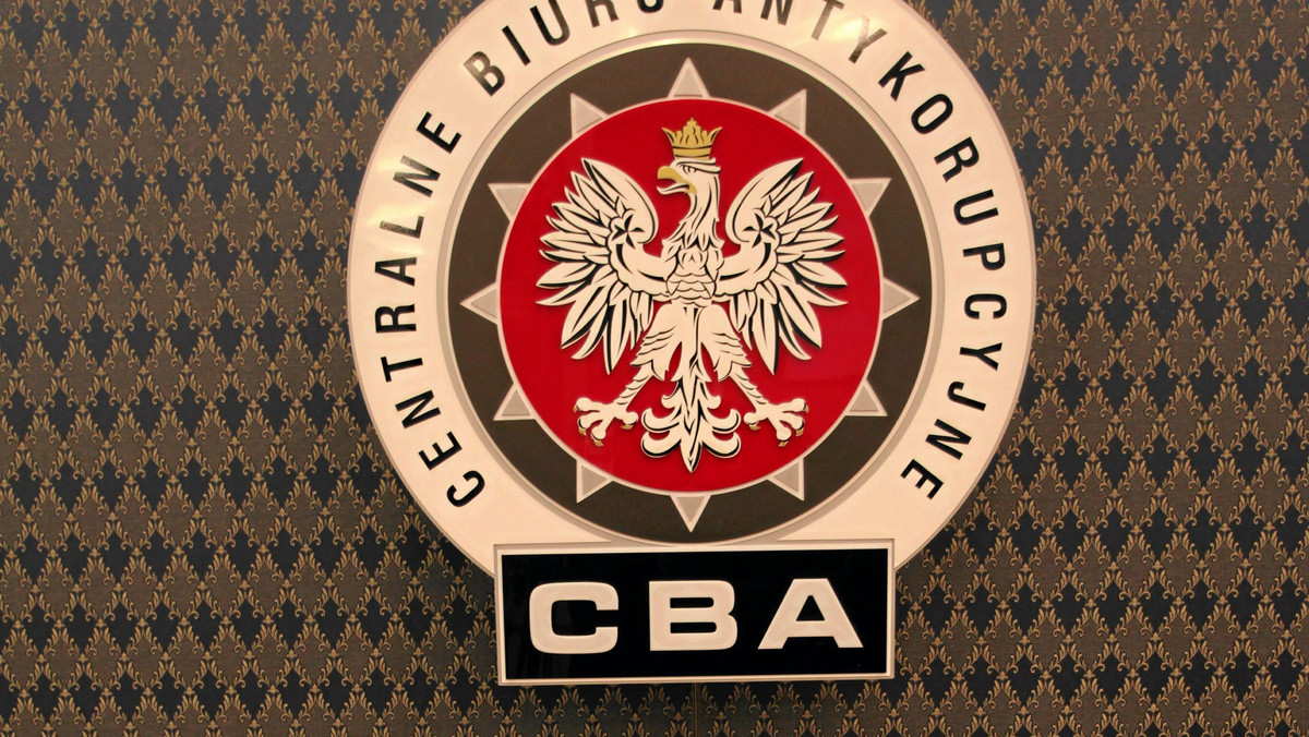 Osiem osób - urzędników i przedsiębiorców - zatrzymało w Warszawie Centralne Biuro Antykorupcyjne, które prowadzi śledztwo dotyczące korupcji w związku z inwestycjami drogowymi - poinformował rzecznik CBA Jacek Dobrzyński.
