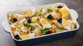 Pyszny obiad na piątek. Podajemy przepis, Ty gotujesz. Dorsz po portugalsku z ziemniakami