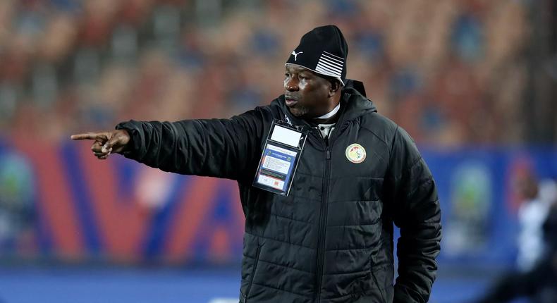 Senegal-coach-Malick-Daf-gestures-instructions