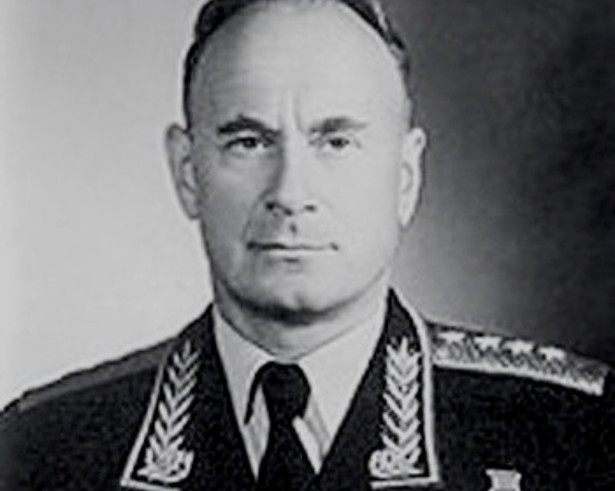 Iwan Sierow (1905–1990), stalinowski generał i wysoki funkcjonariusz NKWD, pierwszy szef KGB, nie zapisał się dobrze w pamięci Polaków. Fot. mil.ru / Wikimedia Commons