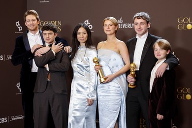 Wielka gala Złotych Globów. Tak wyglądały gwiazdy. Kreacje zachwycające i dziwne [FOTO]