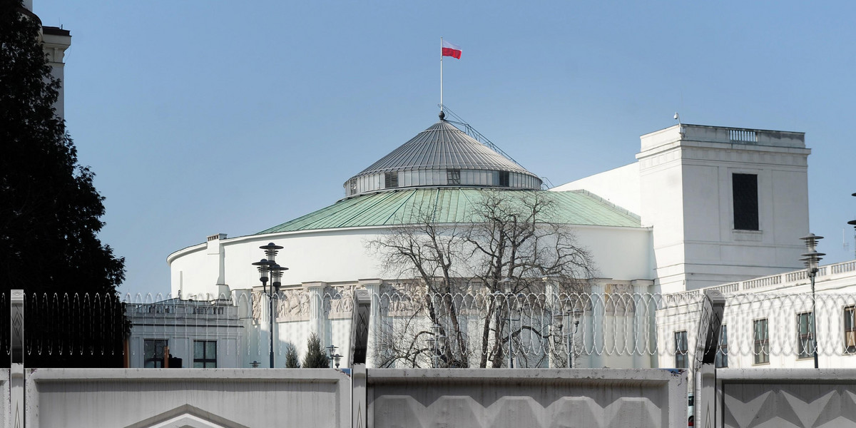 Sejm za ogrodzeniem