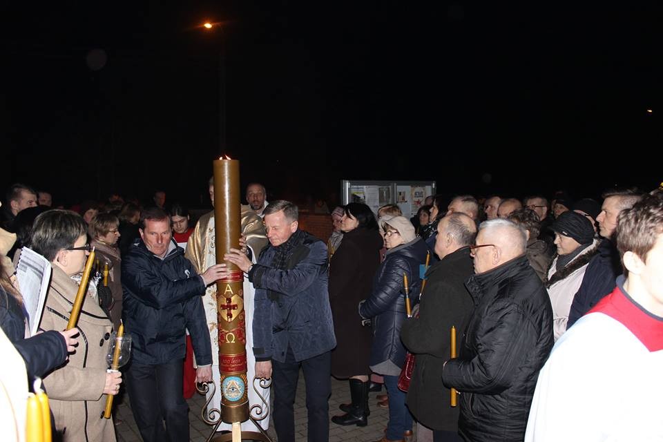 Ogromny paschał z okazji 100-lecia parafii w Michałowie