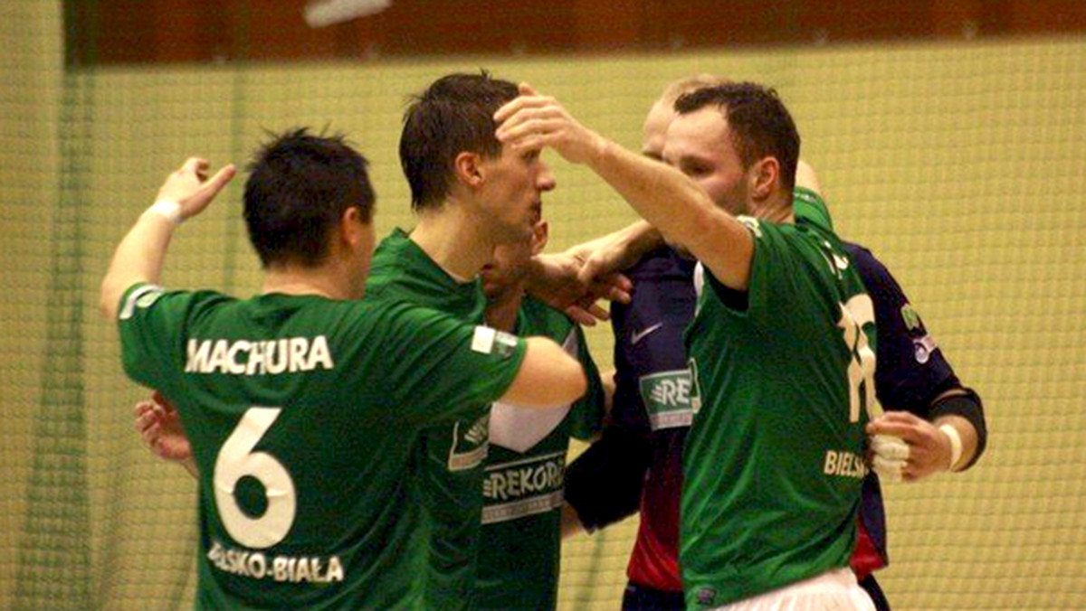 Rekord Bielsko-Biała zapewnił sobie pierwsze w historii mistrzostwo Polski, dzięki sobotniej wyjazdowej wygranej z Red Devils Chojnice 1:0 w przedostatniej kolejce Ekstraklasy futsalu.