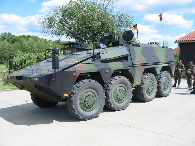 Jeszcze gorzej wygląda sytuacja w transporterach kołowych. Bundeswehra ma na wyposażeniu  180 transporterów opancerzonych Boxer, z czego 60 proc. stoi na kołkach. Faktyczna liczba Boxerów jaką dysponuje niemiecka piechota to 70. <br>
Boxer – transporter opancerzony produkcji niemiecko-holenderskiej, produkowany przez konsorcjum ARTEC GmbH, w skład którego weszły spółki Krauss-Maffei Wegmann oraz Rheinmetall.