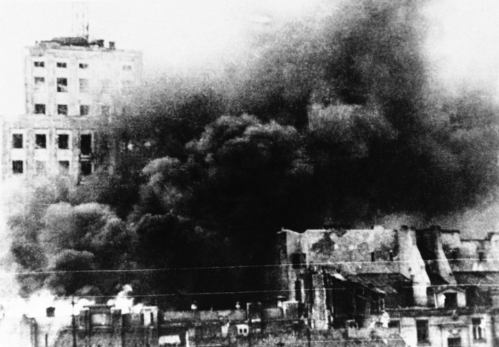 Powstanie Warszawskie na archiwalnej fotografii