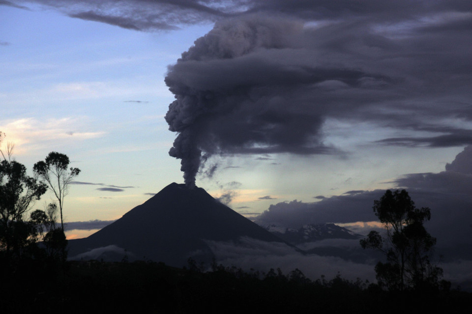 Ecuador, AMBATO, :rel:d:bm:GF2E74Q06UM01