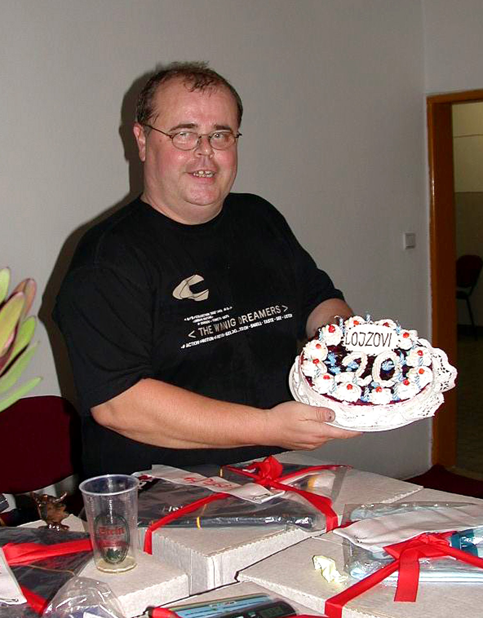 Slovenský spevák a skladateľ Marián Kochanský. 