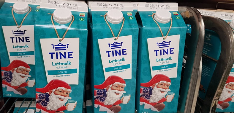 Wizerunki Mikołaja i świąteczne życzenia widnieją na opakowaniach popularnych produktów