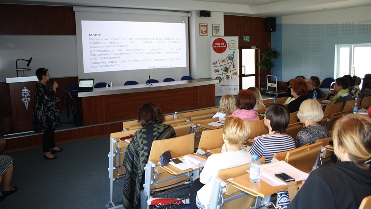 Świętokrzyskie Centrum Onkologii zachęca nauczycieli świętokrzyskich szkół do promowania wśród uczniów profilaktyki onkologicznej. Właśnie ruszyła IV edycja programu "Szkoła promująca zalecenia Europejskiego Kodeksu Walki z Rakiem". Pierwsze po wakacyjnej przerwie warsztaty dla nauczycieli odbędą się w ŚCO 19 października.