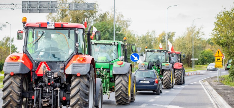 600 rolniczych blokad. Zablokowane autostrady A1, A2, A4, drogi S7, S8, S67, S19. Blokada Kielc. Mapa protestów ONLINE. Objazdy