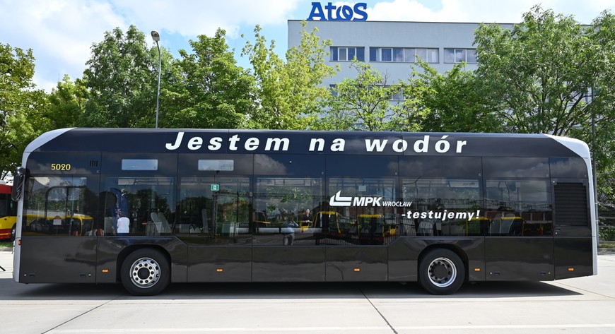 Autobus na wodór jeździ po wrocławskich ulicach. W poniedziałek zobaczysz go na linii 142