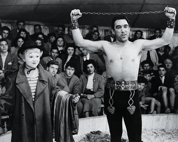 La Strada, 1954 r. Giulietta Masina i Anthony Quinn.