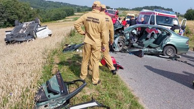 Czołowe zderzenie dwóch bmw. Zginął kierowca