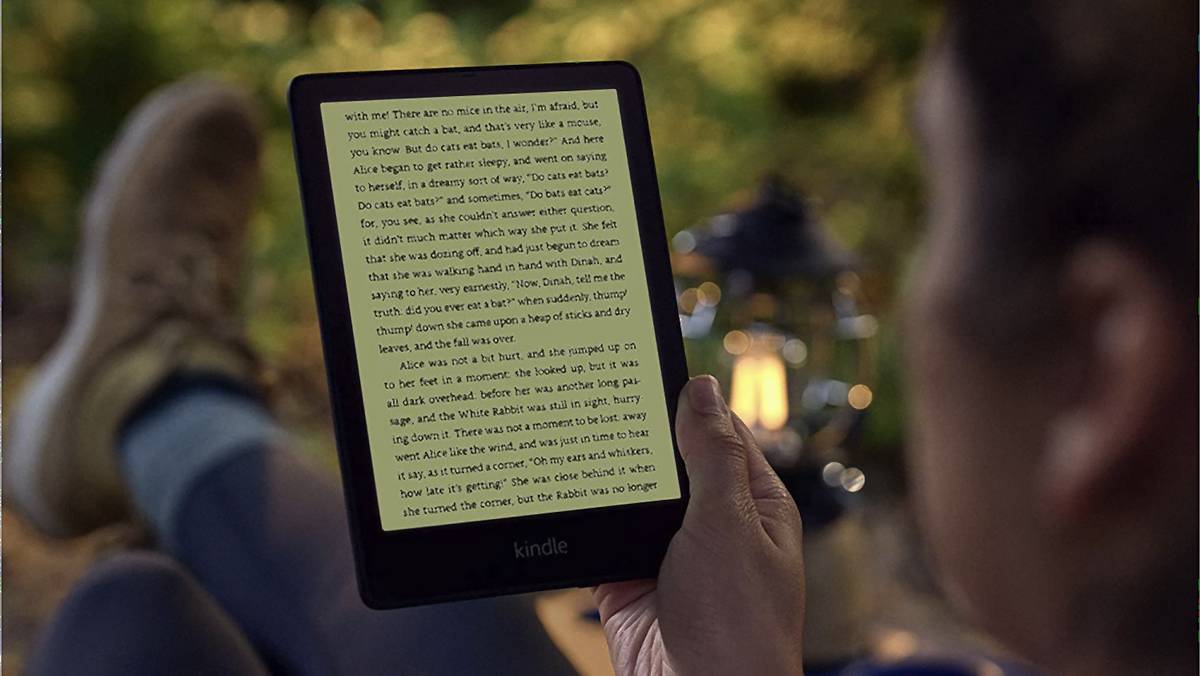 Nowy Kindle Paperwhite przynosi wiele długo wyczekiwanych zmian – w tym większy ekran i regulację koloru podświetlenia.