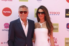 Ceo svet gleda u KLUNIJEVE: AMAL kao milion dolara u BELOJ haljini, Džordža svi prozivaju da se OBLAČI NEOTESANO s obzirom na status i bogatstvo