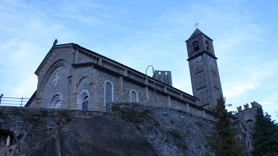 Wielkanocna msza w kościele San Constanzo w Pont Canavese została przerwana